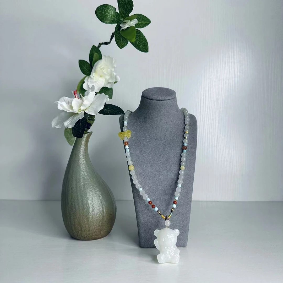 壹屿珠宝 1264    和田玉可爱熊典藏颈饰