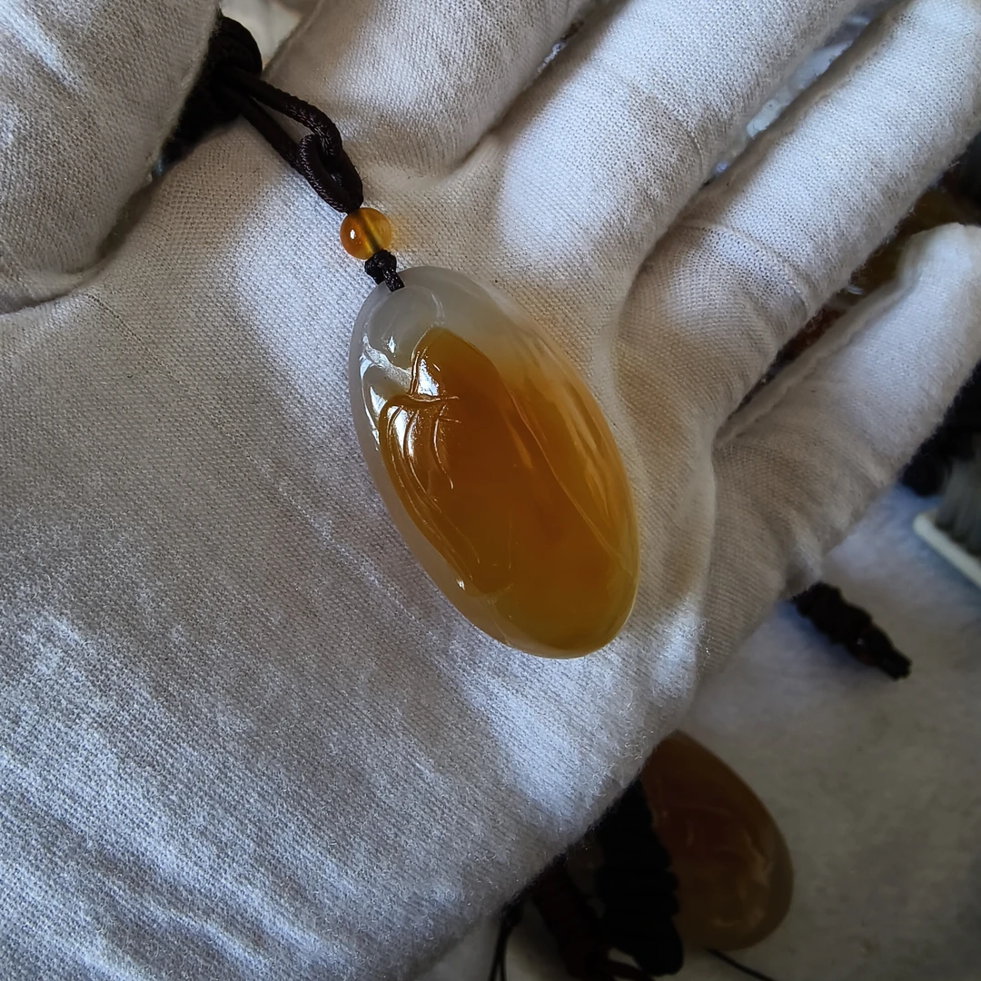 284号北红天然玛瑙吊坠无相佛