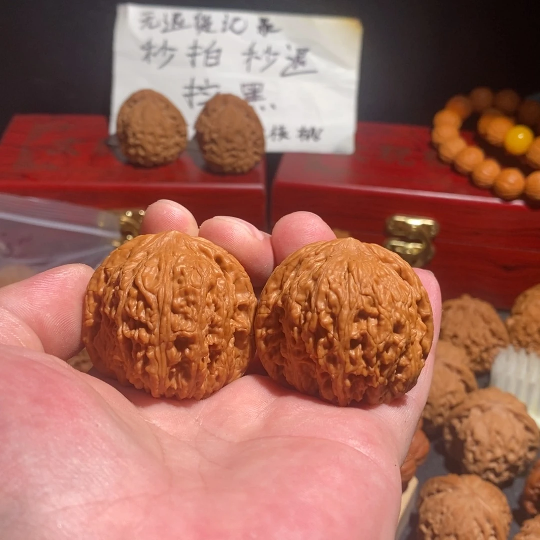 文玩核桃把件绣球