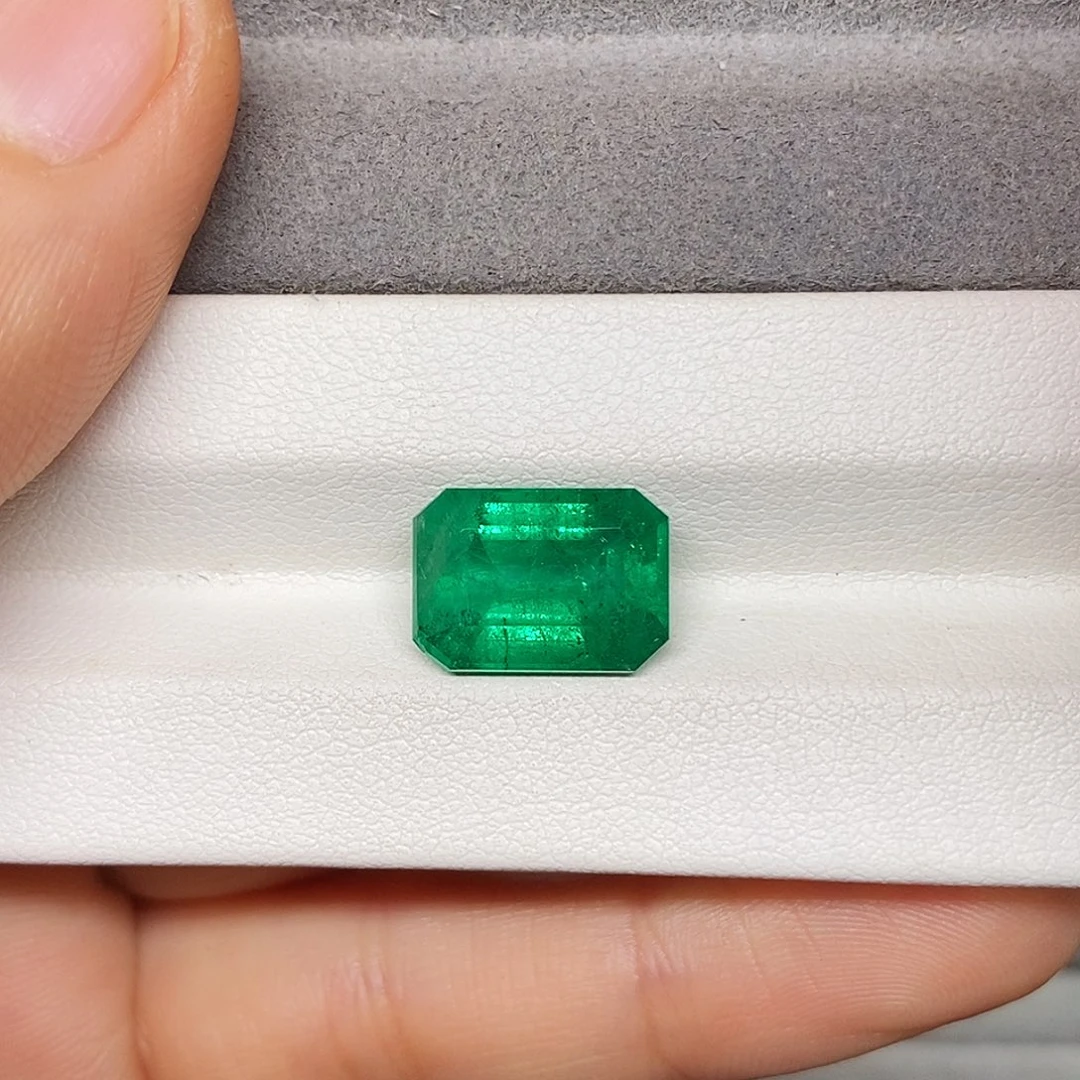 祖母绿裸石5.83克拉天然Vivig祖母绿