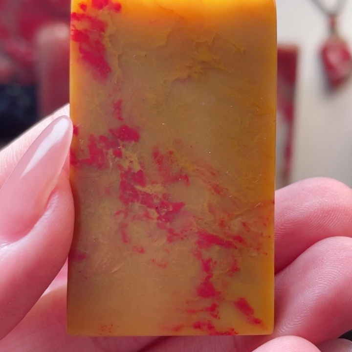 巴林鸡血石田黄地