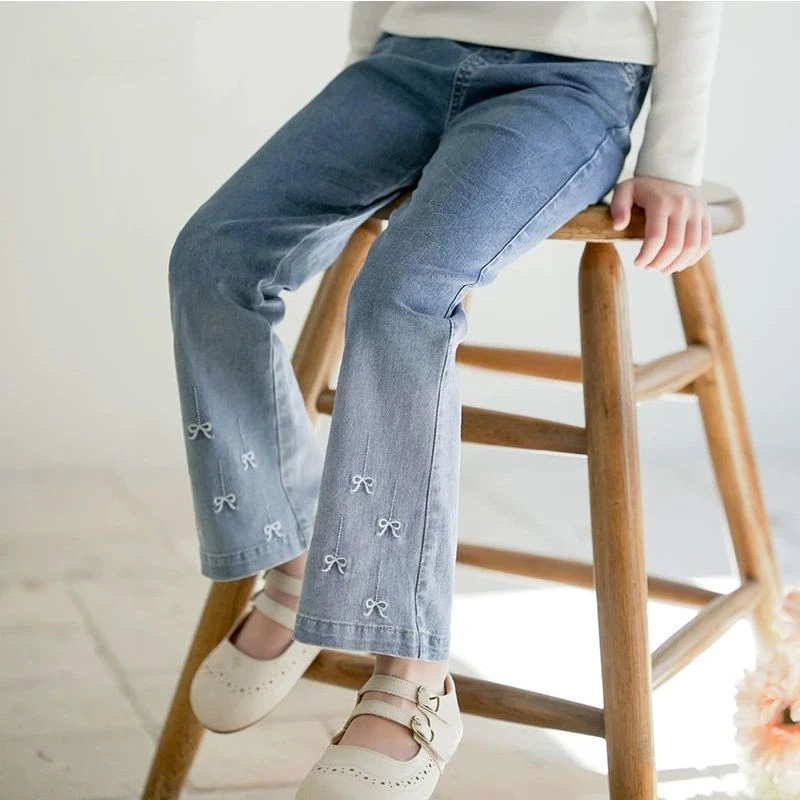 女童微喇牛仔裤2025春夏季小女孩蝴蝶结刺绣喇叭裤水洗软牛仔薄款
