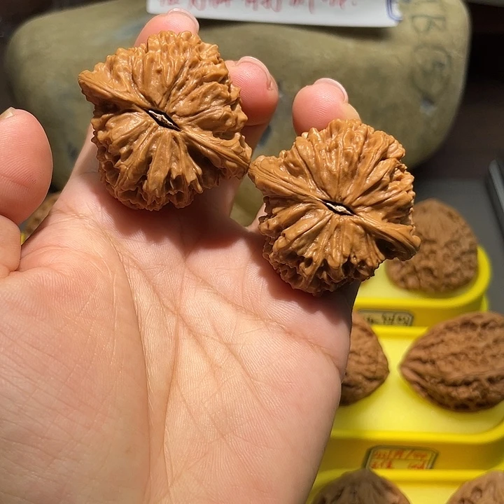 文玩核桃把件888号，43尺全品三角球疆