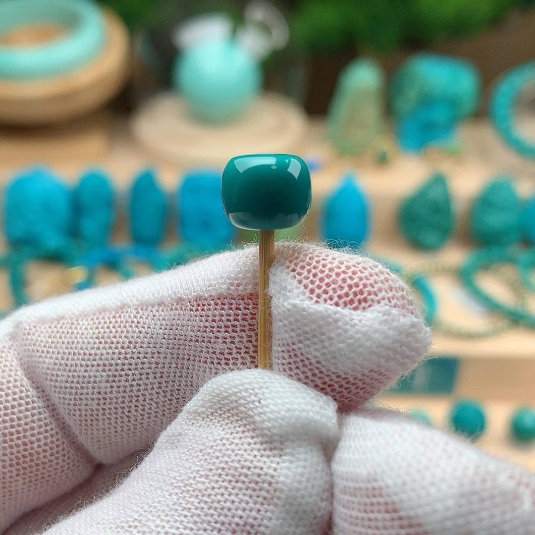 绿松石未镶嵌颈饰