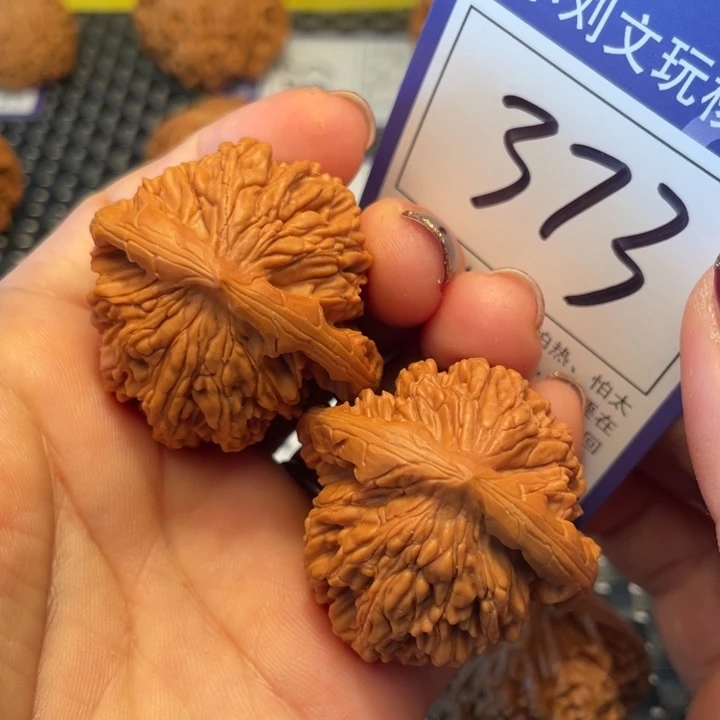 桃核把件40虎头373。。。。