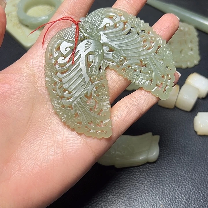 孙***)和田玉未镶嵌颈饰