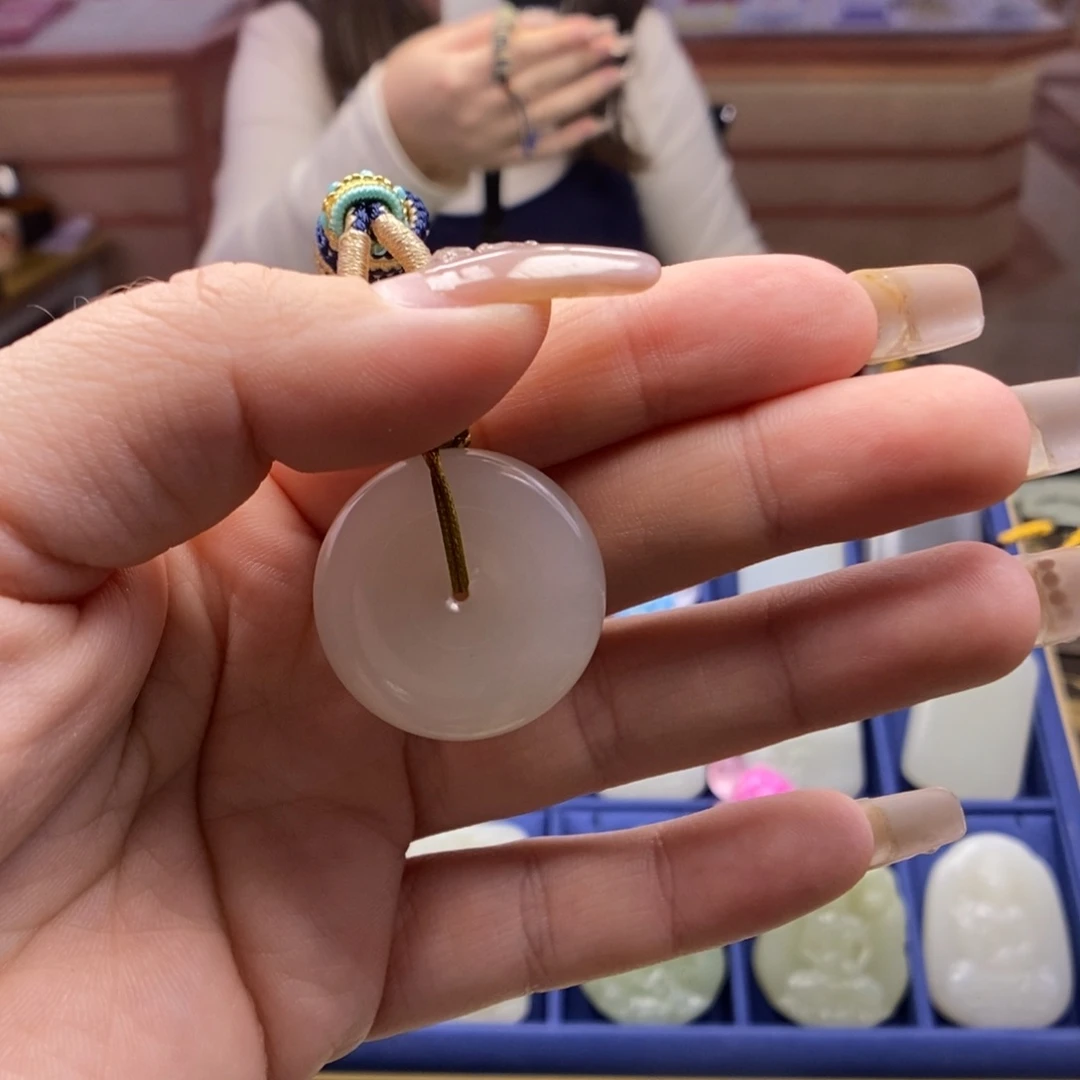 和田玉颈饰未镶嵌惟*