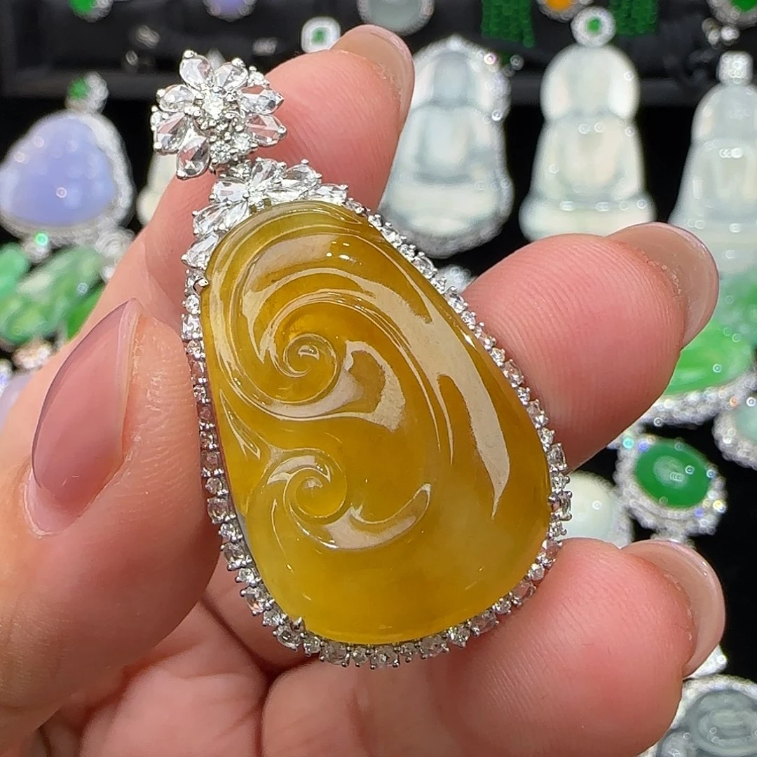 颈饰18K金镶嵌翡翠天然翡翠