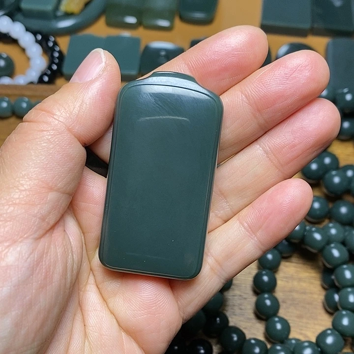 和田玉（青玉）未镶嵌颈饰和田玉青海青毕业牌子