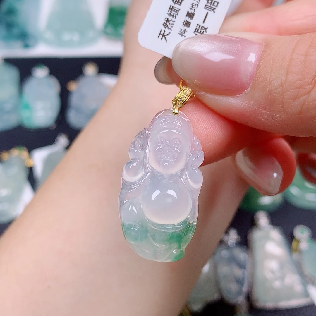 翡翠18K金镶嵌颈饰财神