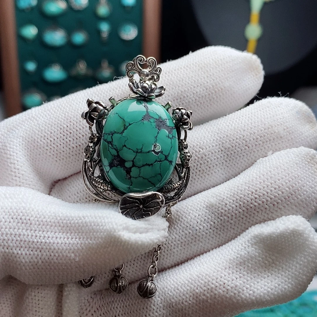 未镶嵌绿松石颈饰