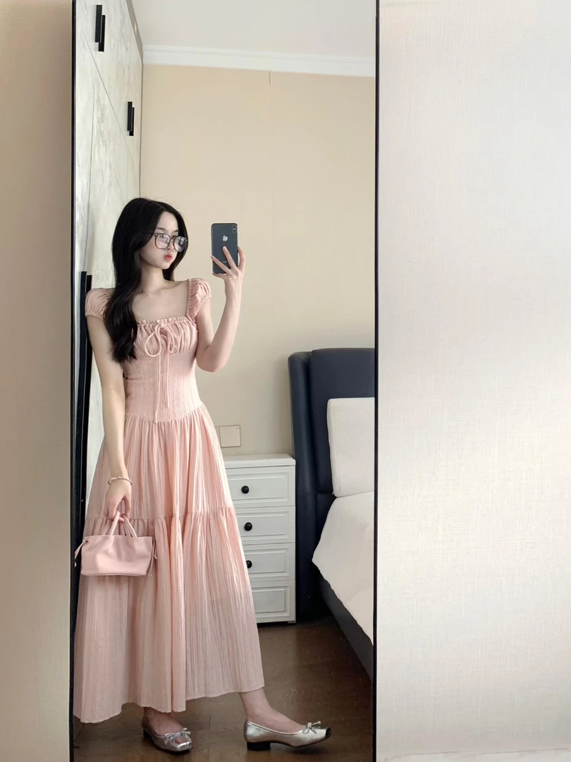 法式甜美粉色温柔连衣裙2025夏季方领气质收腰显瘦超好看仙女长裙