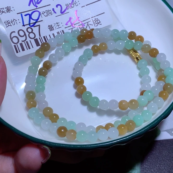 翡翠颈饰未镶嵌伊*