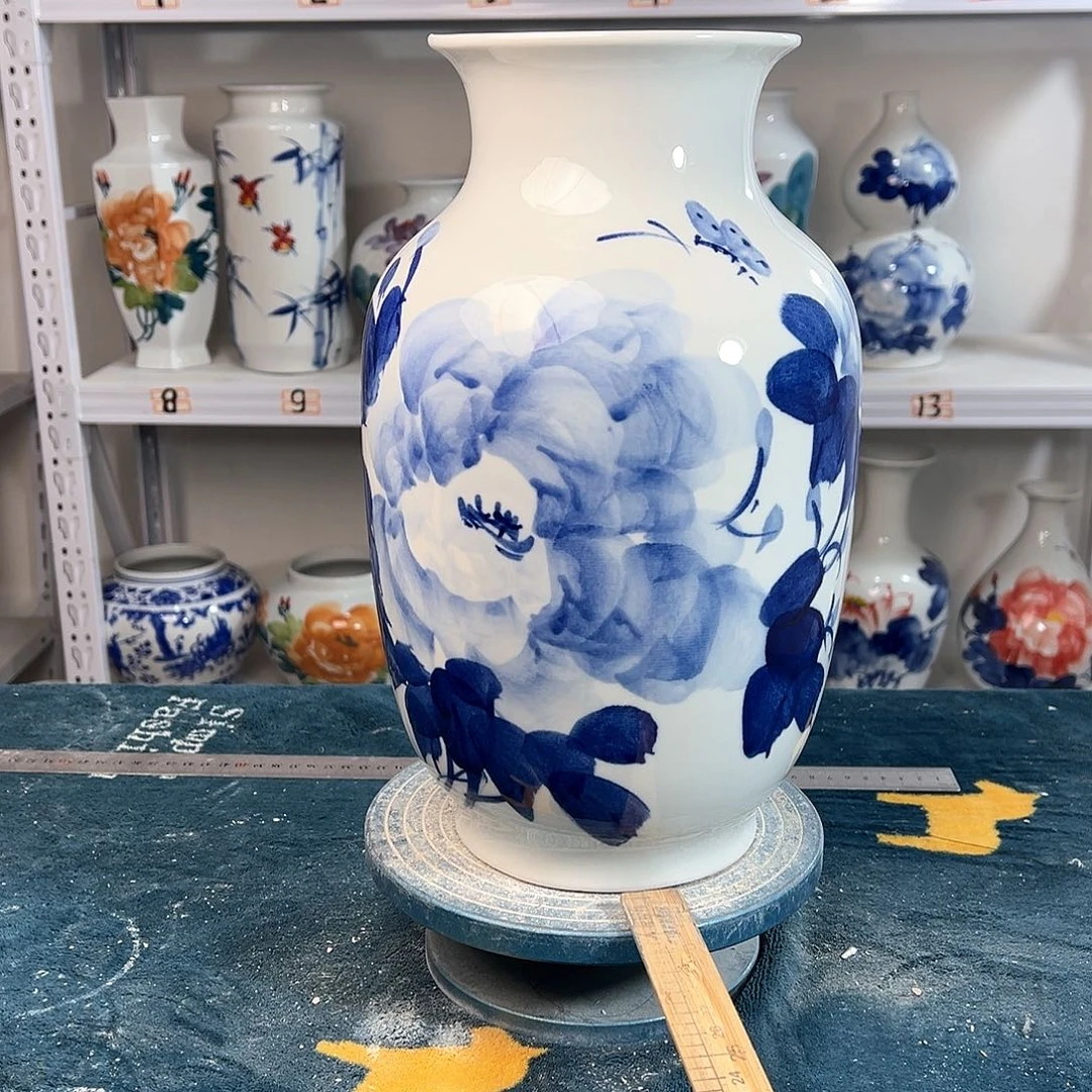 摆件景德镇陶瓷大冬青牡