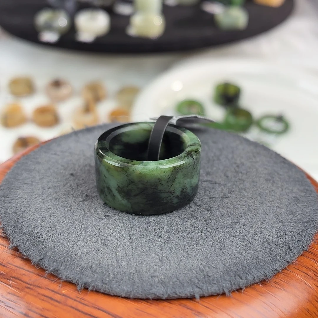 和田玉未镶嵌戒指b95多彩碧玉圆切18