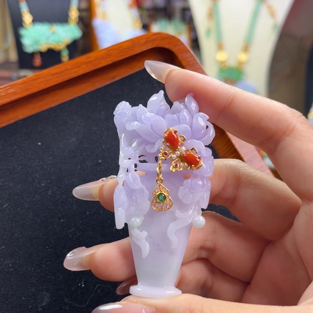 翡翠未镶嵌颈饰平安花