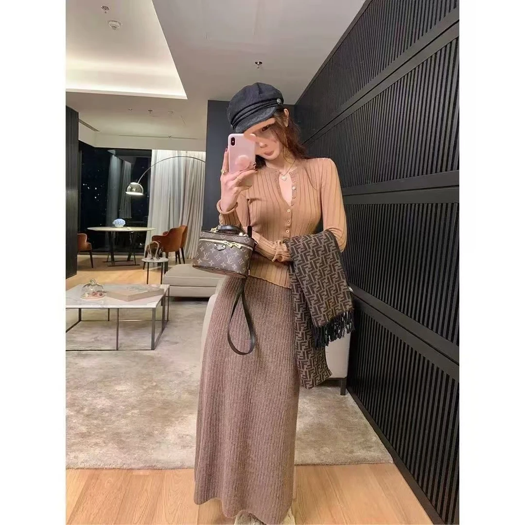 纯色淑女风气质百搭修身显瘦打底衫半开领纽扣别致设计感针织衫潮