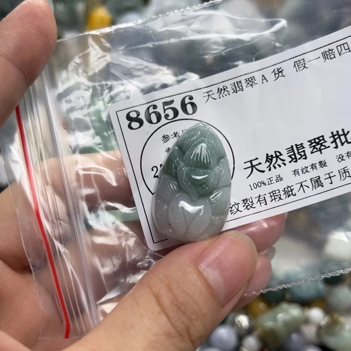 翡翠未镶嵌颈饰8656