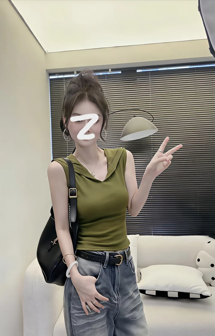 【达人】25年夏新款韩版休闲通勤纯欲连帽大V领设计显瘦修身背心T恤