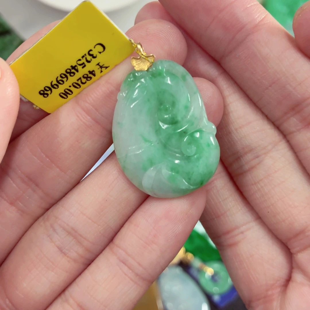 翡翠18K金镶嵌颈饰