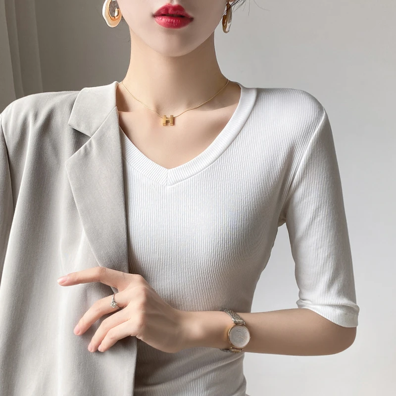 V领洋气百搭上衣女白色打底衫女中袖修身五分袖春秋2025新款上衣