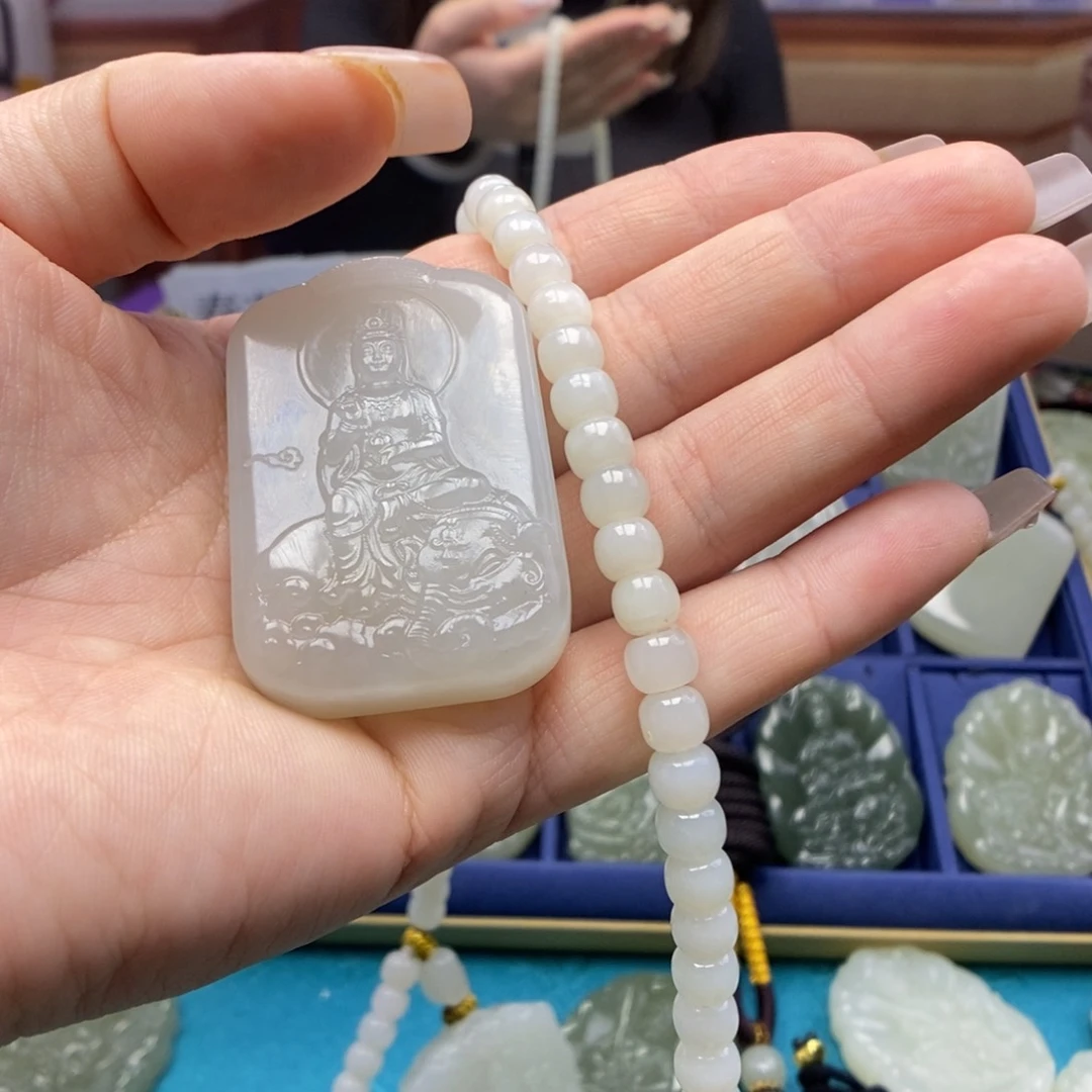 和田玉颈饰未镶嵌极****司