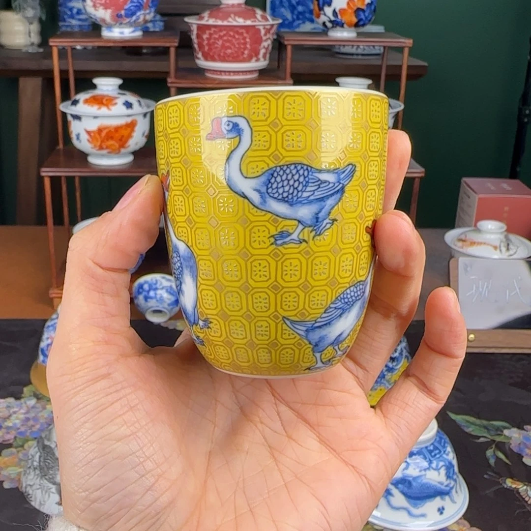 杯水造黄釉合家欢手雷杯