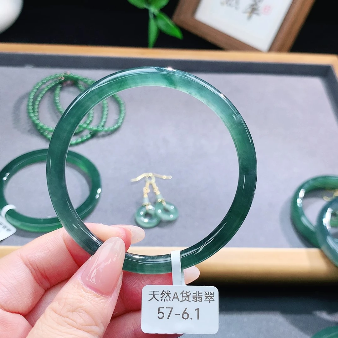 翡翠手镯（圆镯）未镶嵌