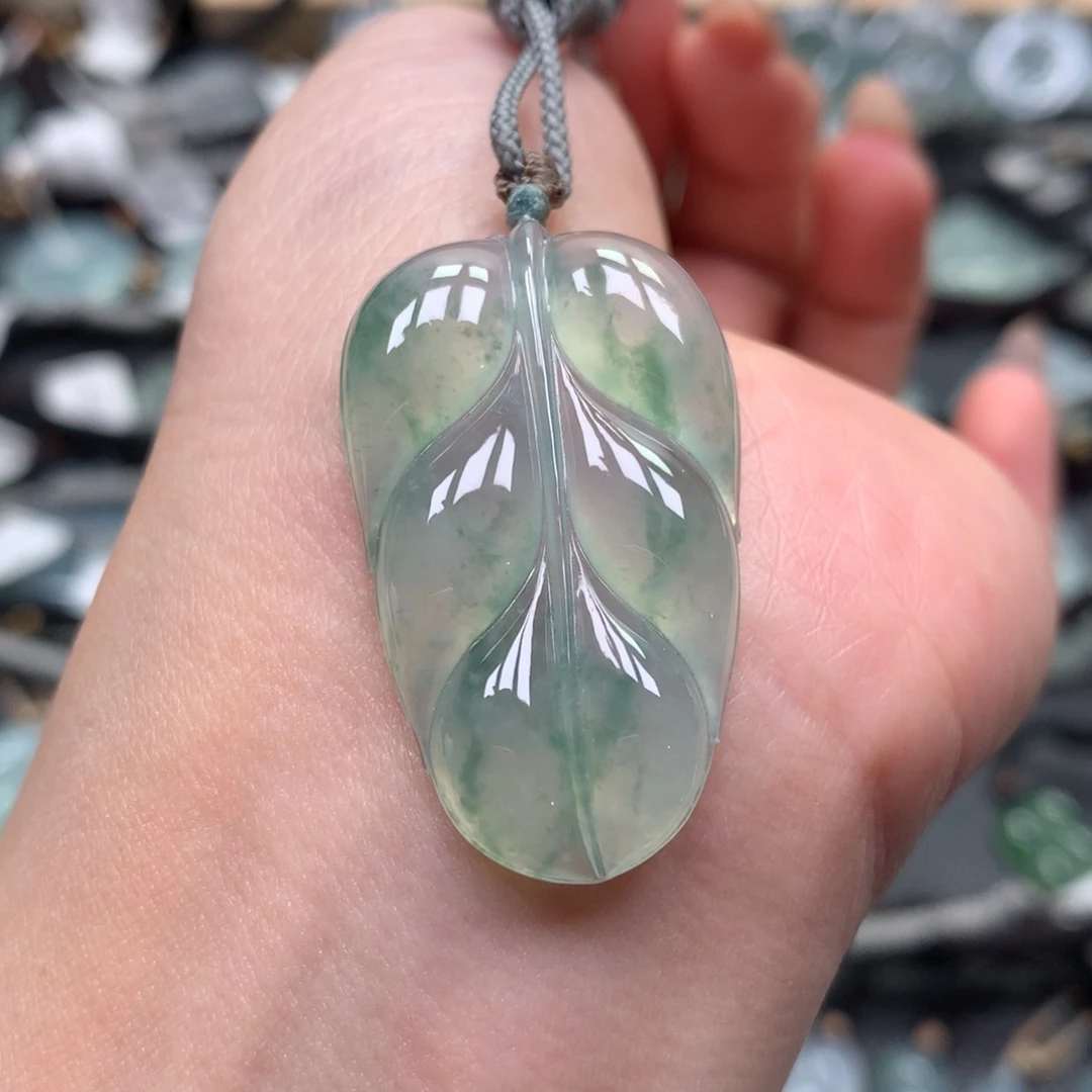翡翠颈饰未镶嵌叶子