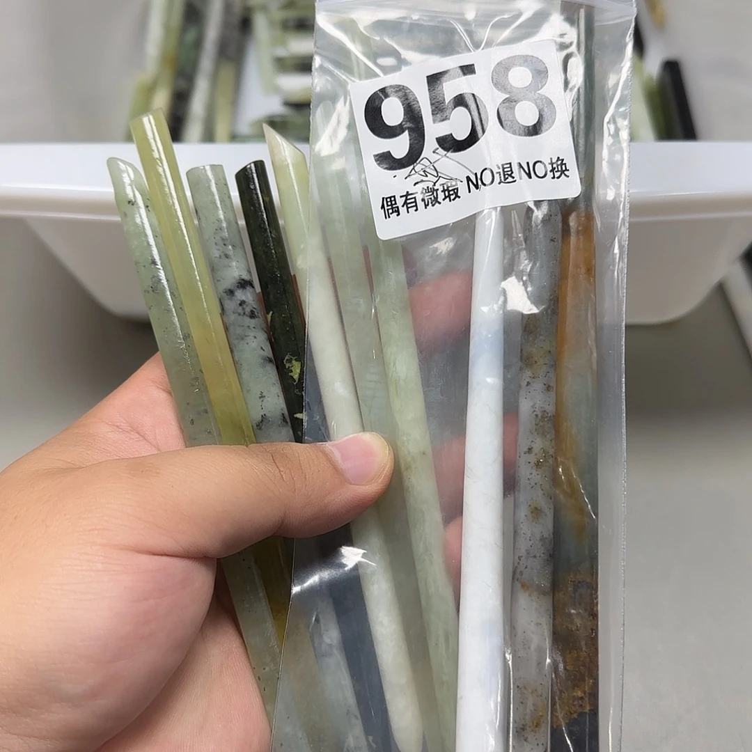 浅***笑蛇纹石玉合金发饰