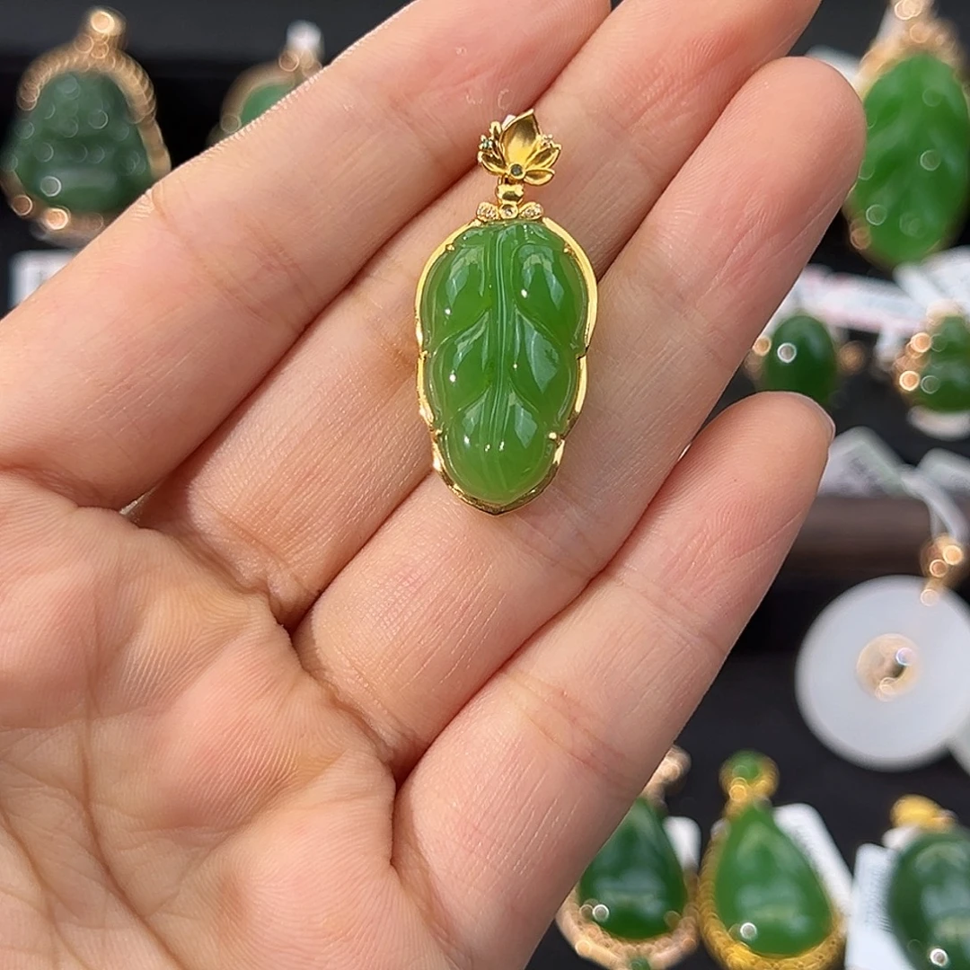 和田玉18K金镶嵌颈饰