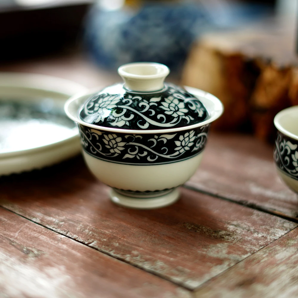 景德镇全手工全手绘柴窑青花二号釉黑金并蒂莲盖碗-120毫升