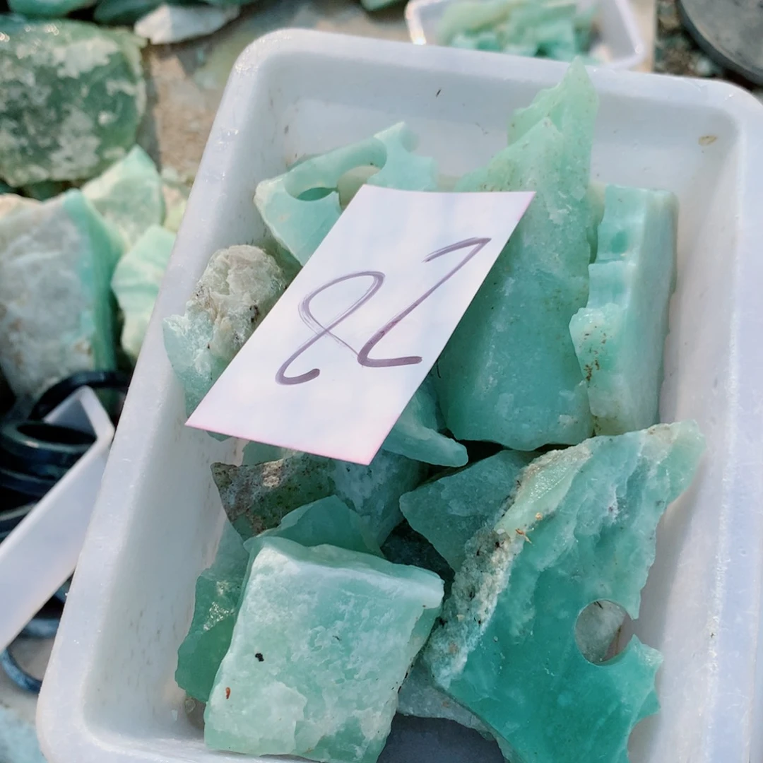 蛇纹石玉未镶嵌原石香***根