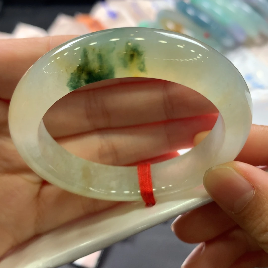 翡翠未镶嵌手镯37号特色