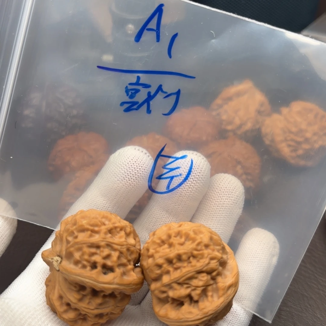 宫灯精品文玩核桃