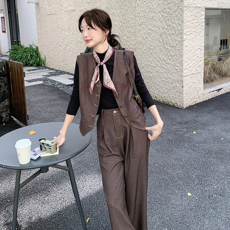 咖色复古高级感时尚套装女秋2025新款韩版小个子马甲阔腿裤三件套