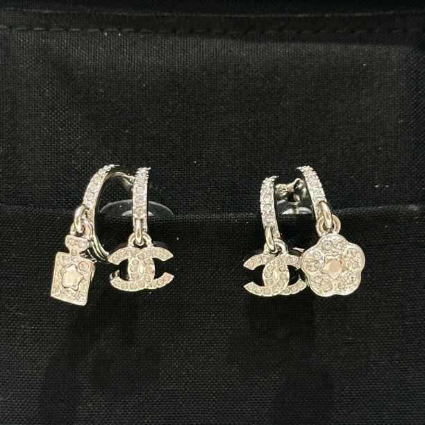 全新未使用 Chanel/香奈儿 25P 爆款不对称双C 香水瓶耳钉耳环