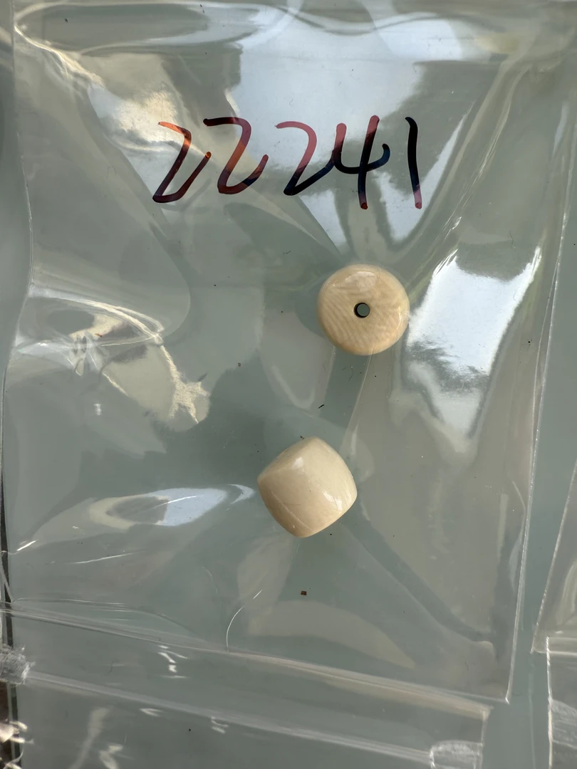 22241天然猛犸牙对珠瑕疵配饰介意勿拍