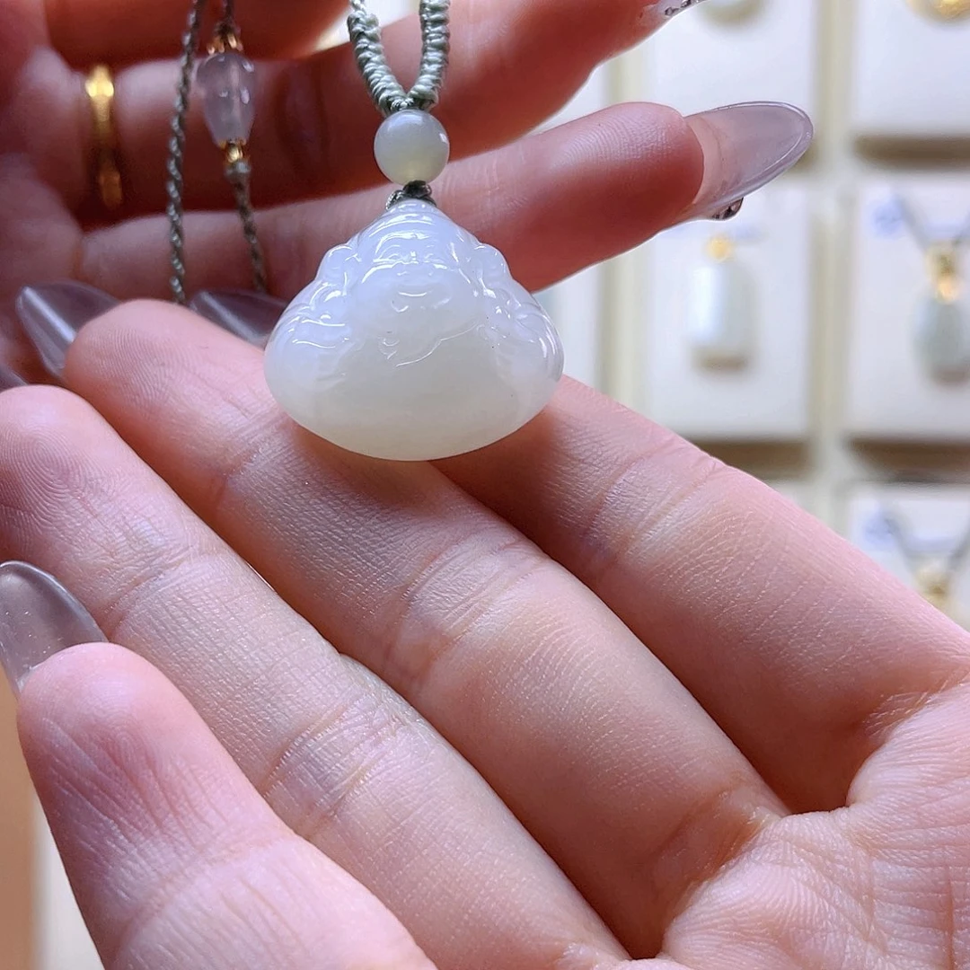 和田玉吊坠(赠链)未镶嵌云****é