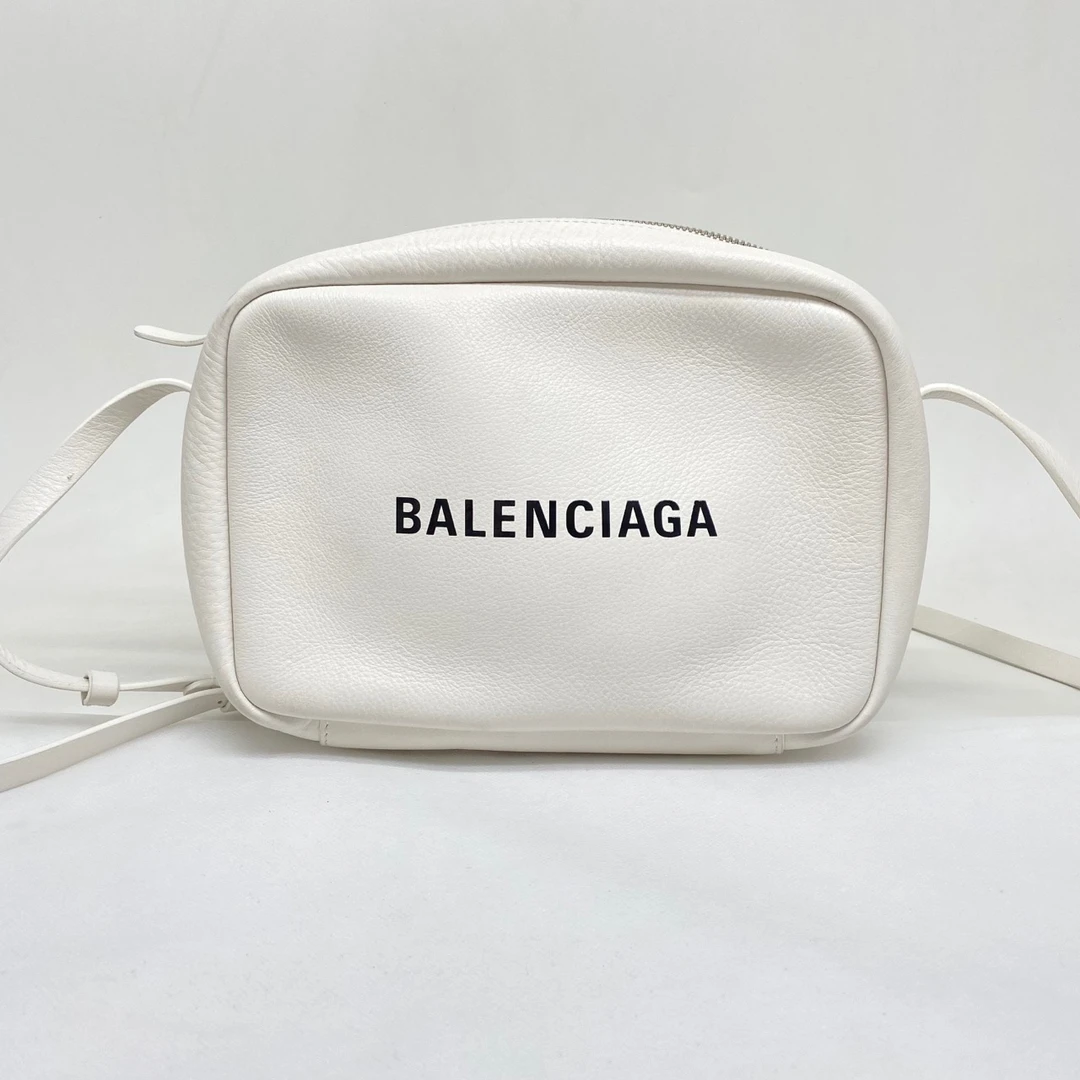 95新 Balenciaga/巴黎世家 白色皮质 相机包斜挎包 23-6-15cm