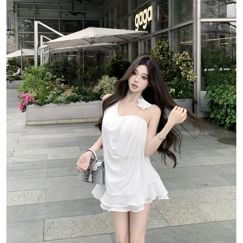 2025新款纯欲海岛度假手工花朵挂脖抹胸上衣短半裙氧感时尚套装女