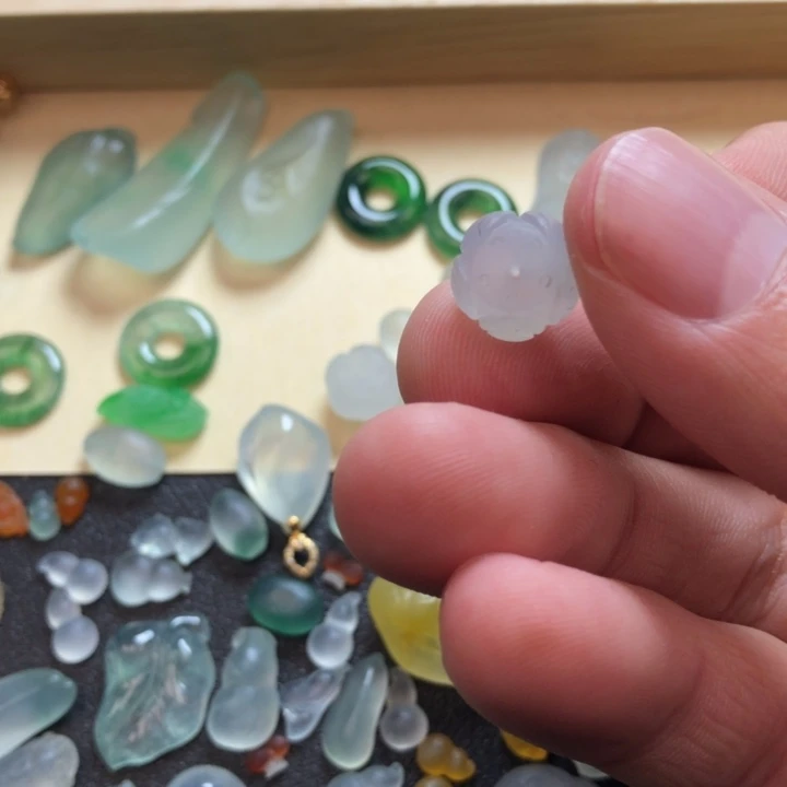 定制翡翠未镶嵌挂件