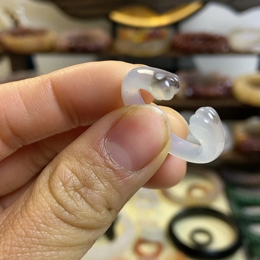 【闪购商品】石英质玉手镯未镶嵌芷*