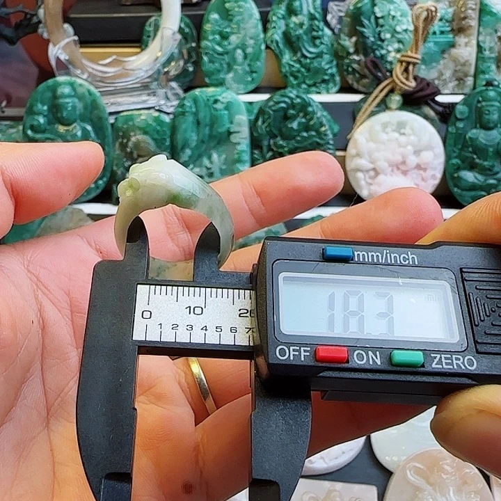 未镶嵌独山玉颈饰