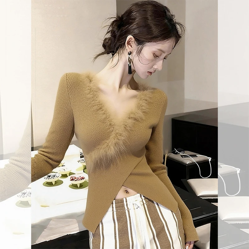 网红洋气炸街女装休闲出游服秋冬季卡其色毛毛边V领内搭针织小衫