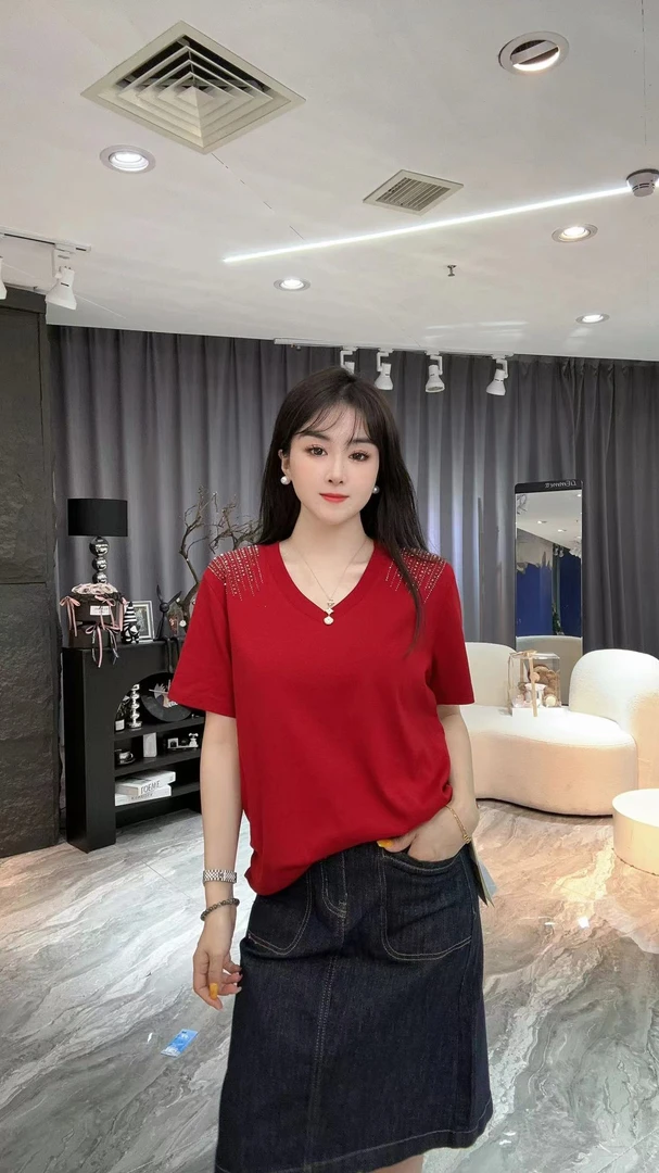 805夏季新款潮流V领肩上烫钻短袖上衣气质百搭宽松T恤