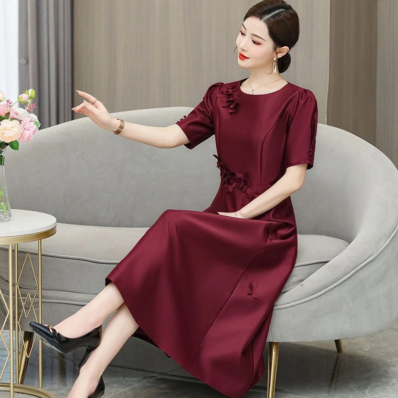 装婚宴妈妈礼服妈妈2024夏喜婆婆新款礼服年轻气质中长款收腰