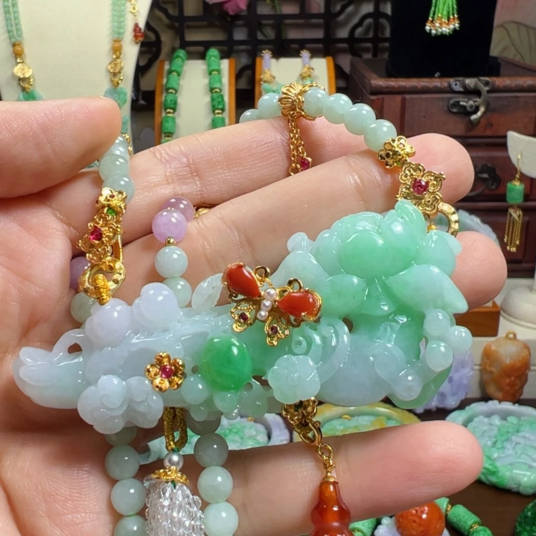 翡翠未镶嵌毛衣链冰绿牡丹花