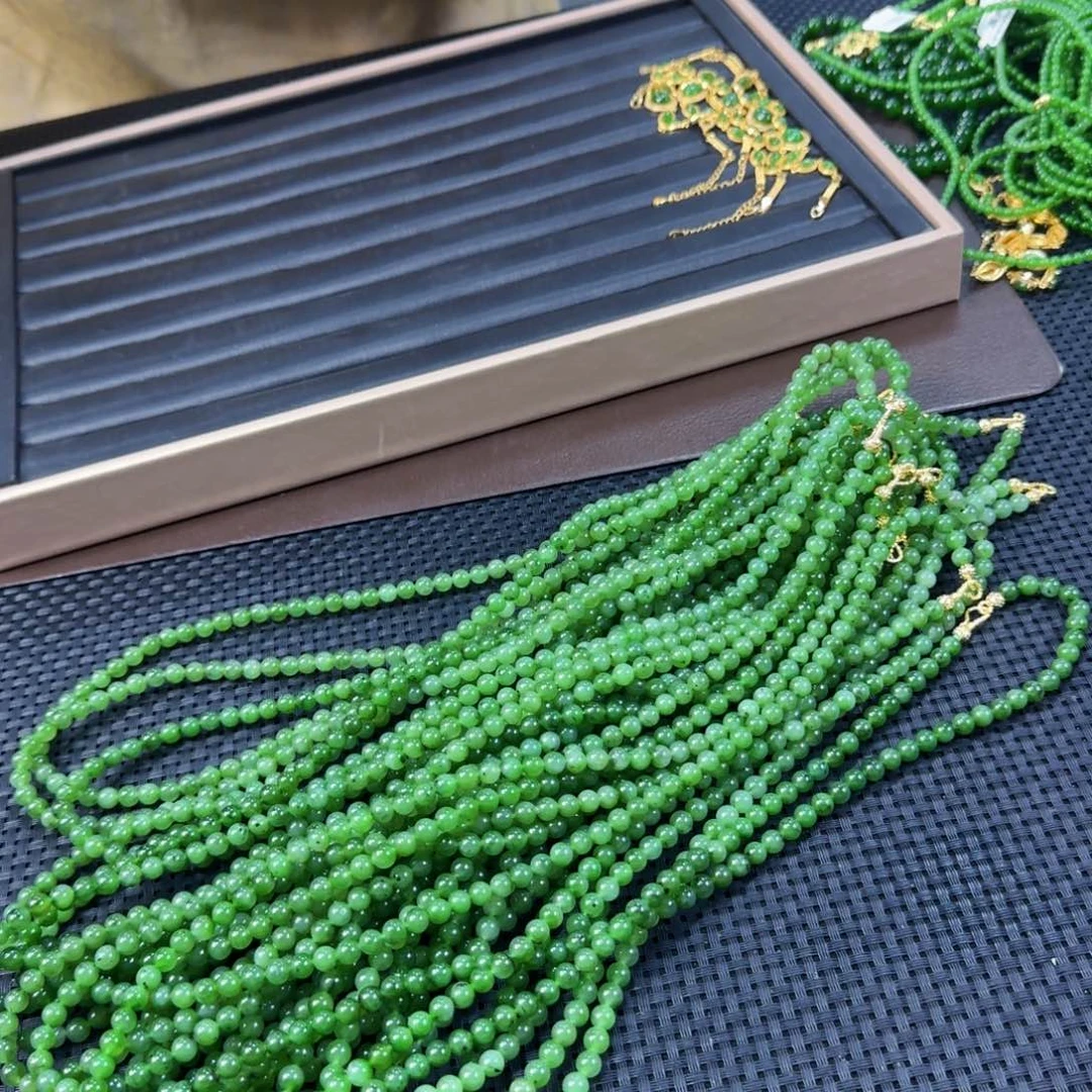 和田玉（碧玉）未镶嵌颈饰卡6发其一