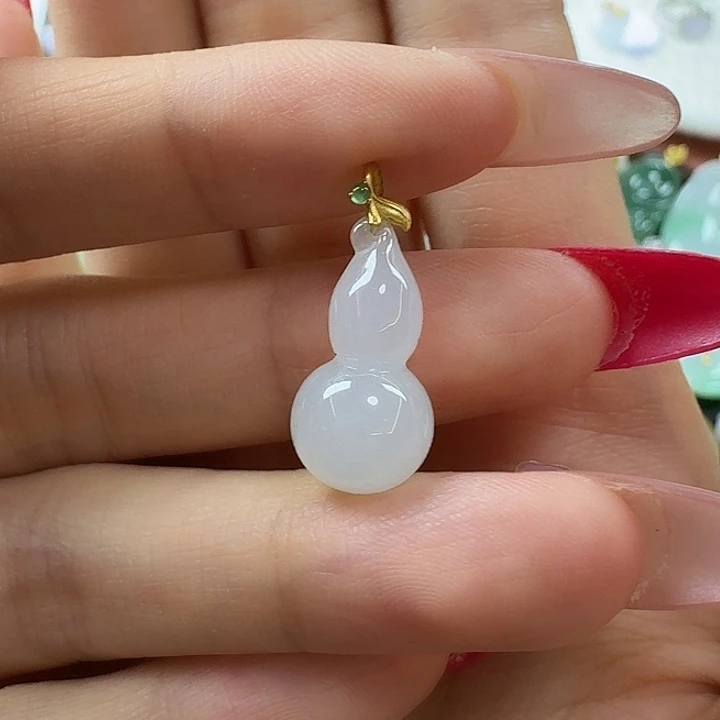 翡翠未镶嵌颈饰立体葫芦